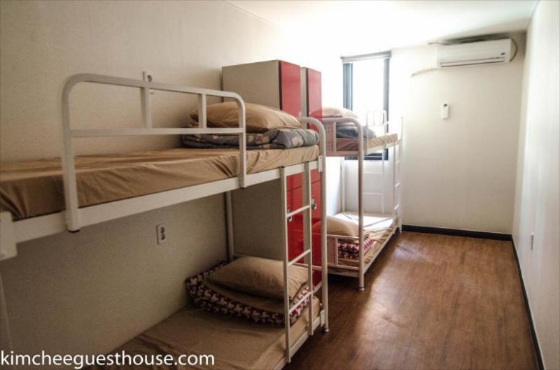 Kimchee Busan Downtown Guesthouse Buitenkant foto