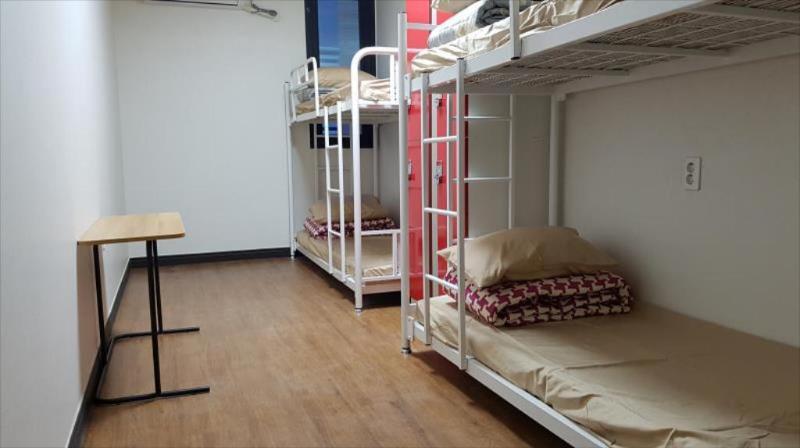 Kimchee Busan Downtown Guesthouse Buitenkant foto
